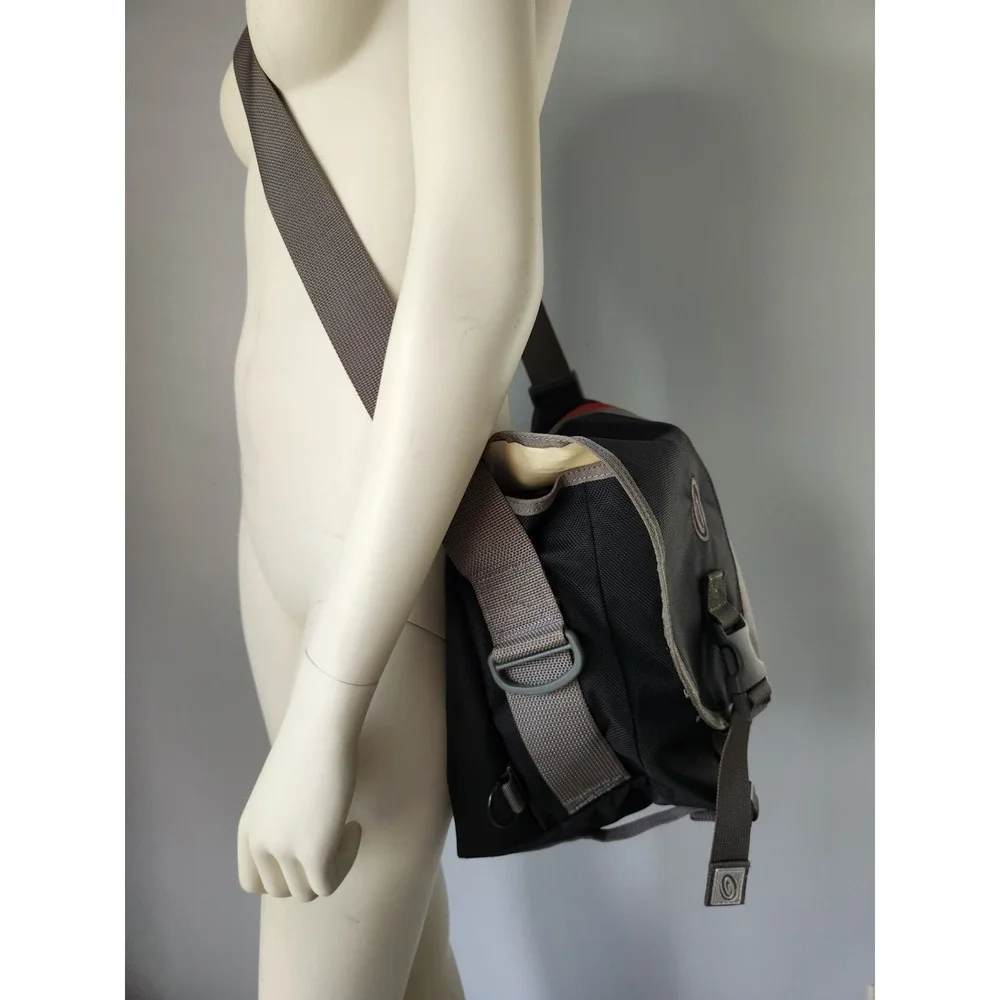 Timbuk2 D-lux Messenger Bag Travel Laptop Carry On Waterproof Heavy Duty